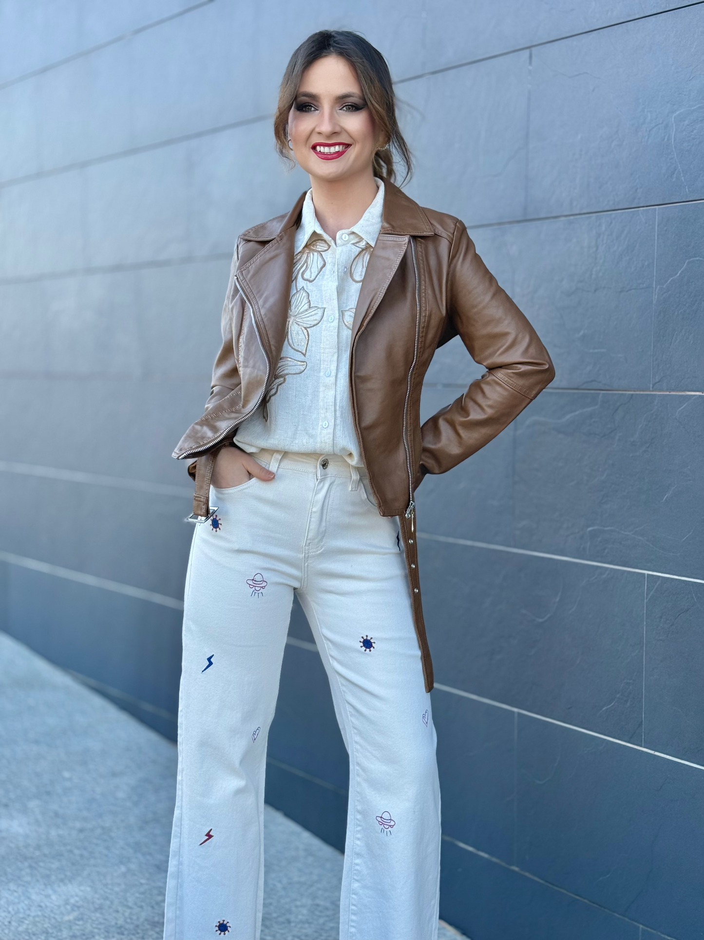 Pantalón vaquero recto desflecado