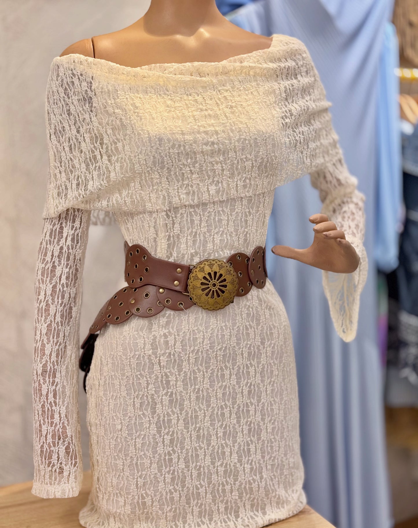 Vestido corto de encaje