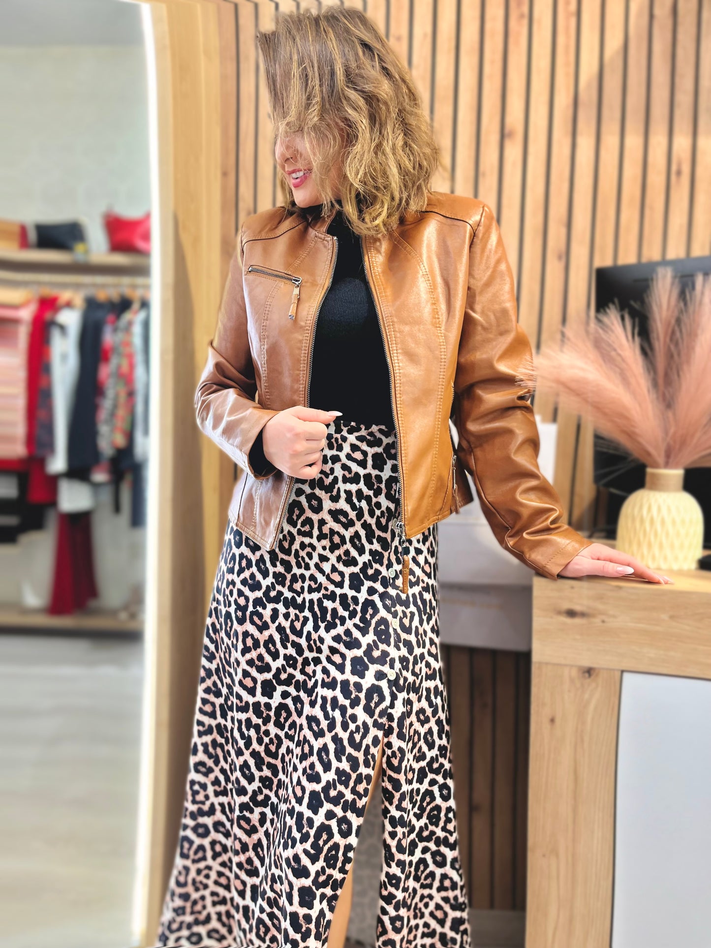 Falda midi estampada leopardo