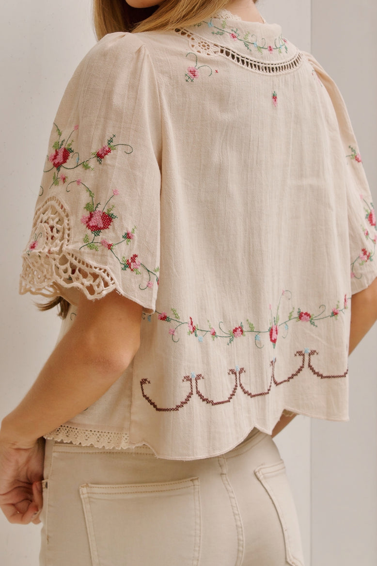 Blusa / rebeca bordada