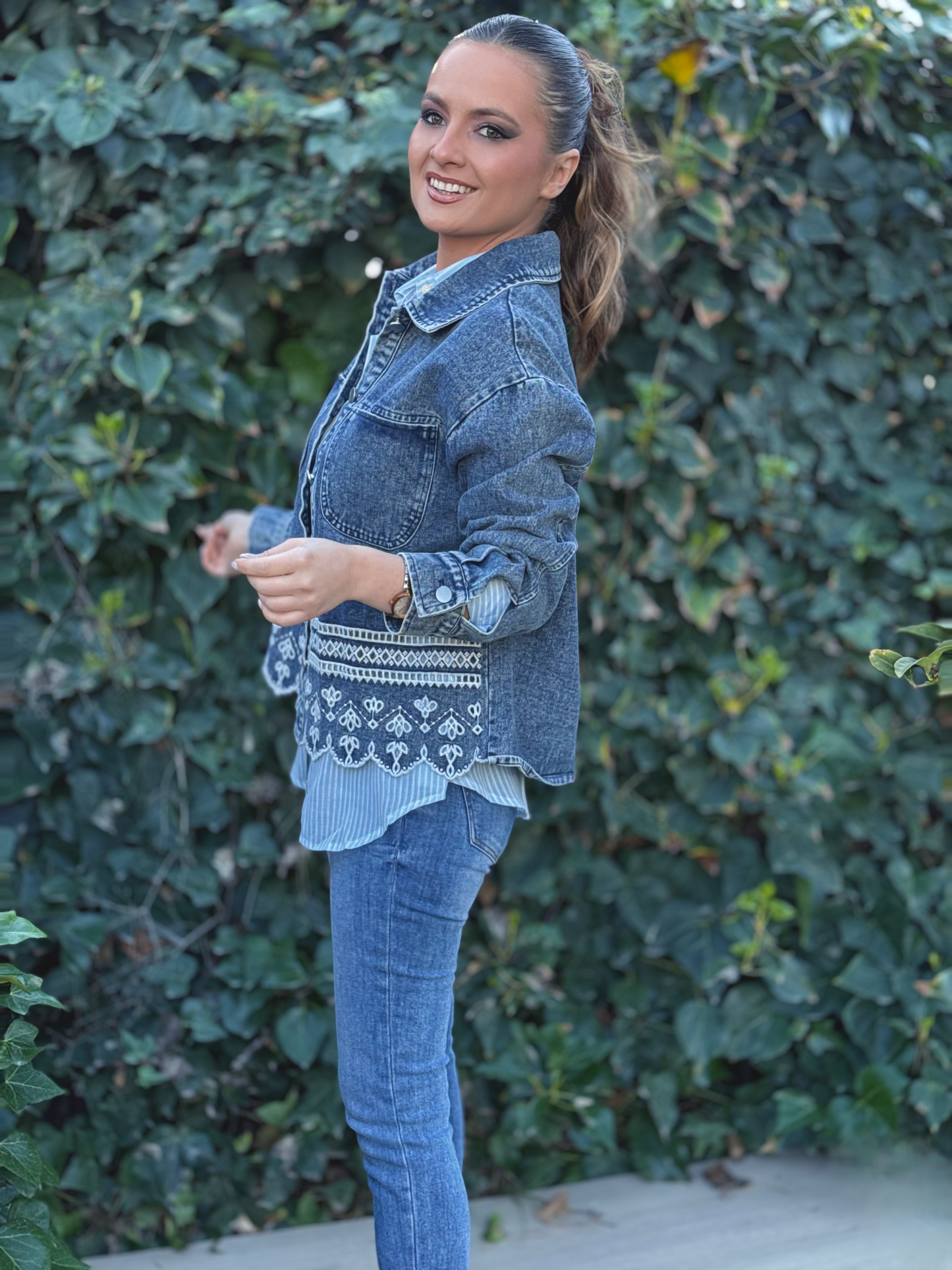 Cazadora vaquera bordada