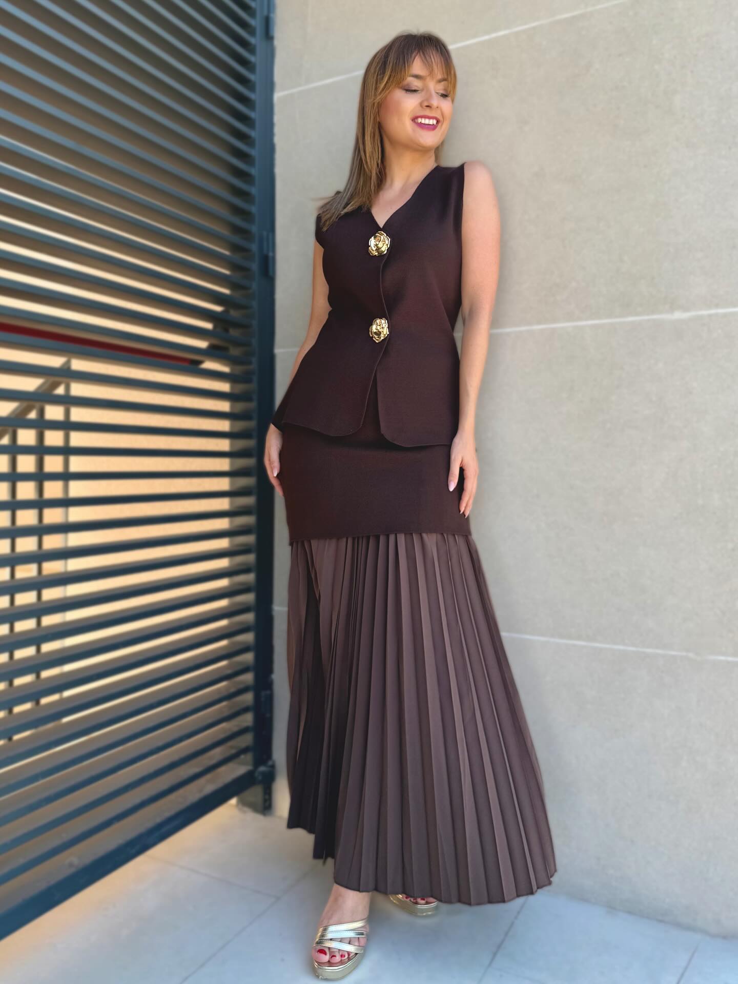 Conjunto de chaleco y falda