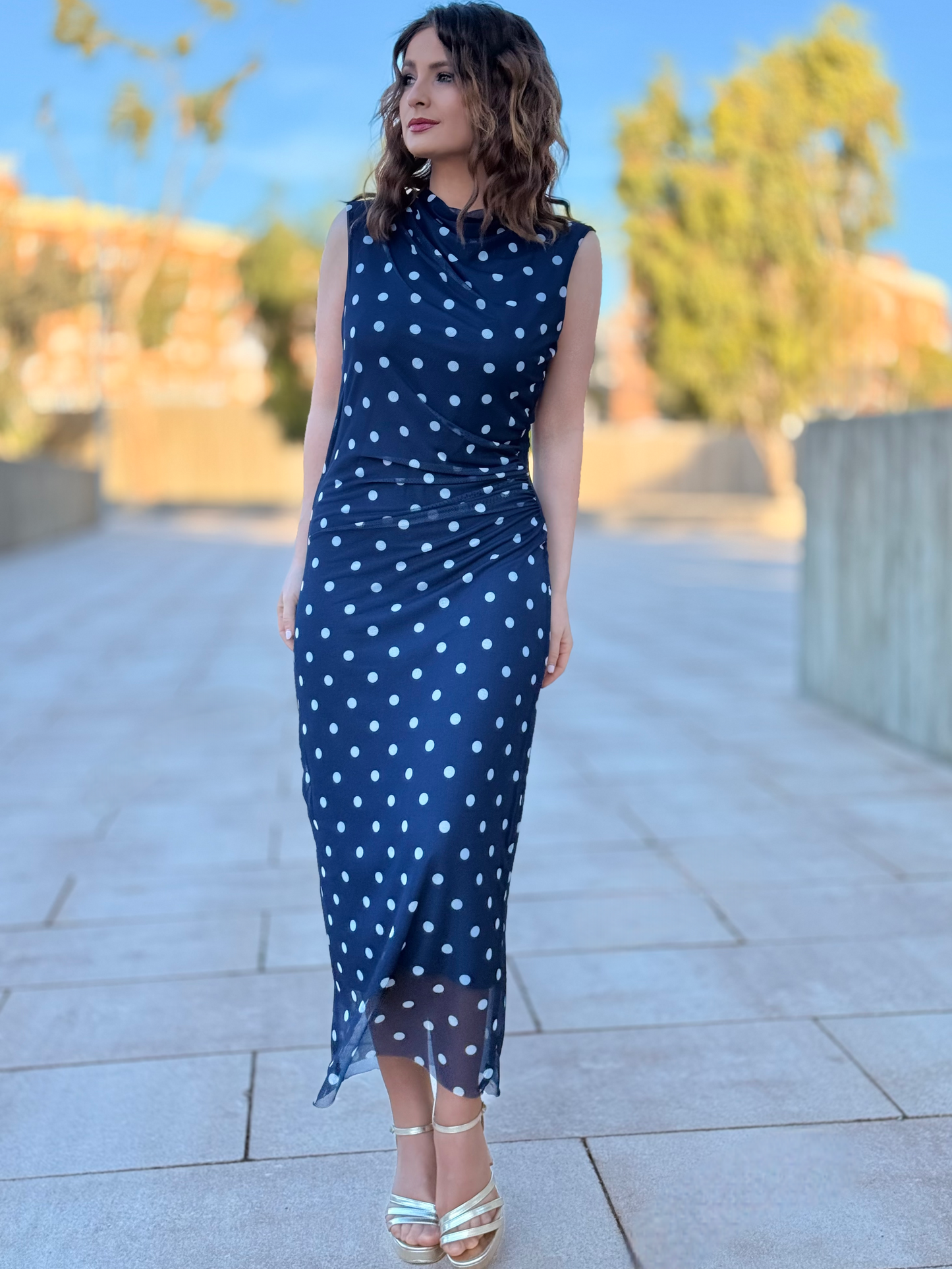 Vestido midi lunares