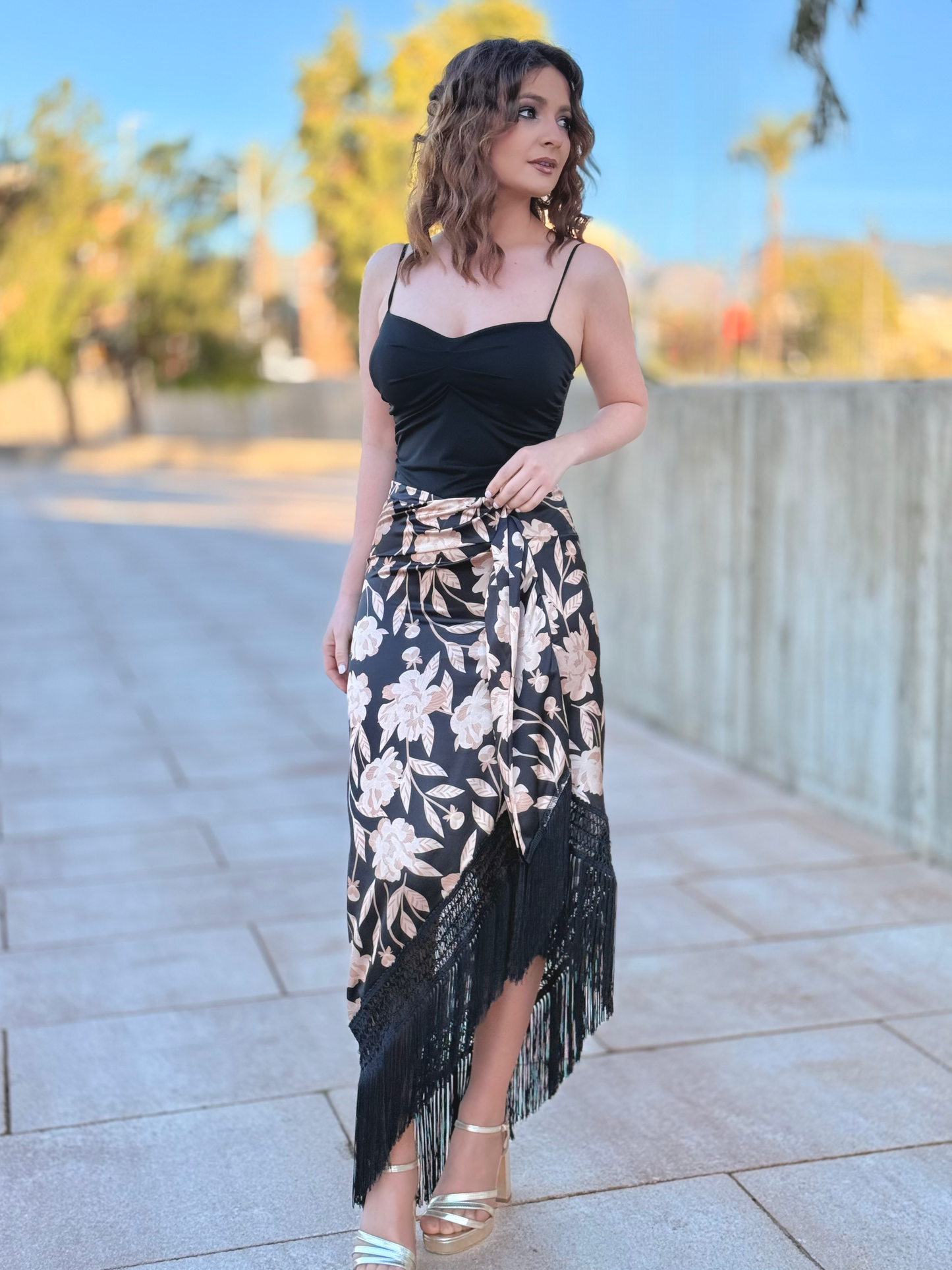 Falda de flecos estampada