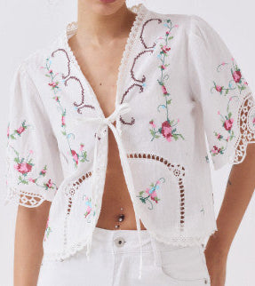 Blusa / rebeca bordada