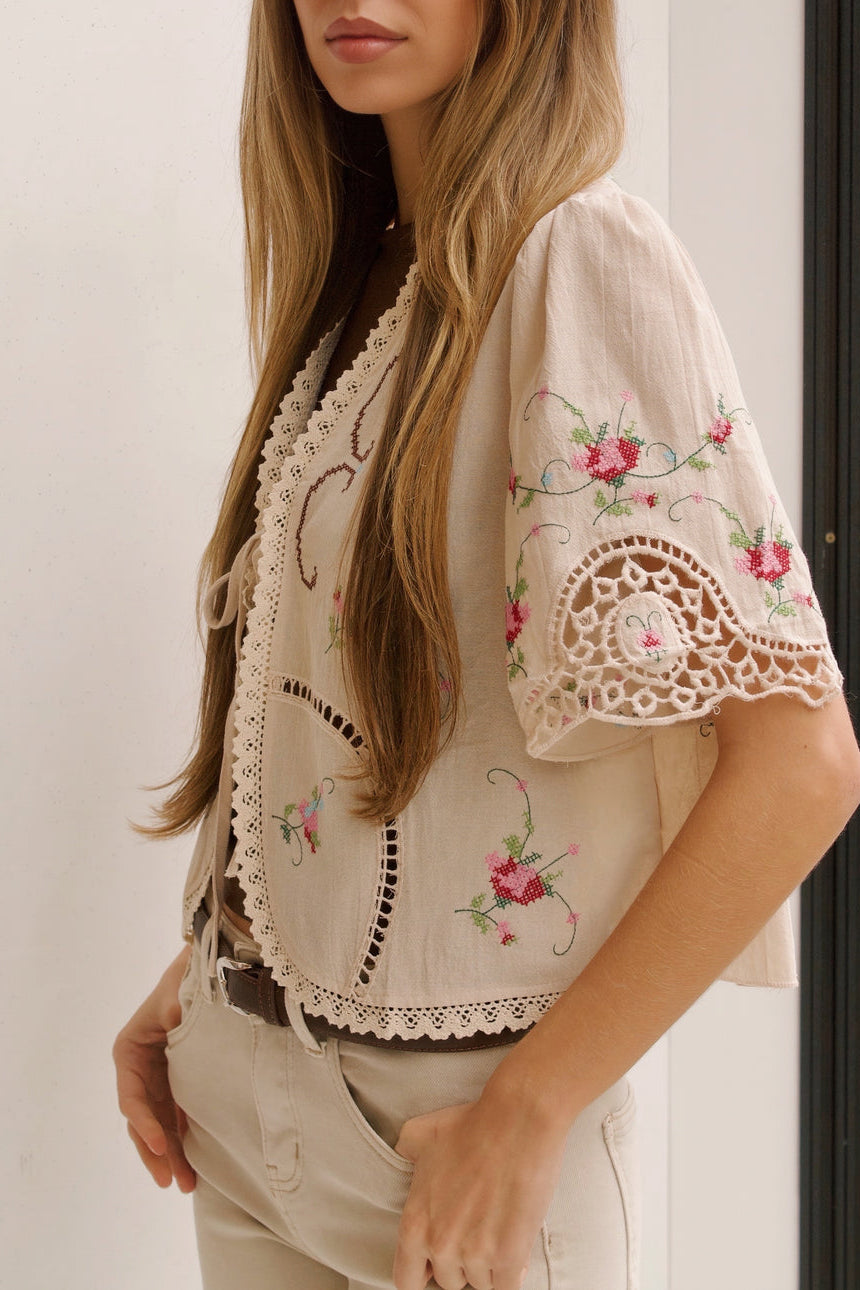 Blusa / rebeca bordada