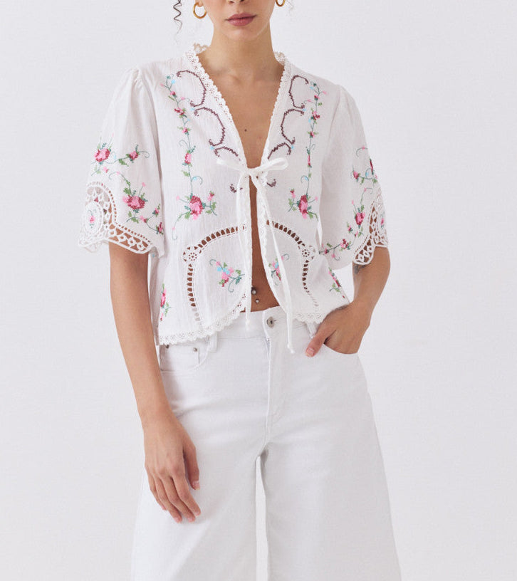 Blusa / rebeca bordada