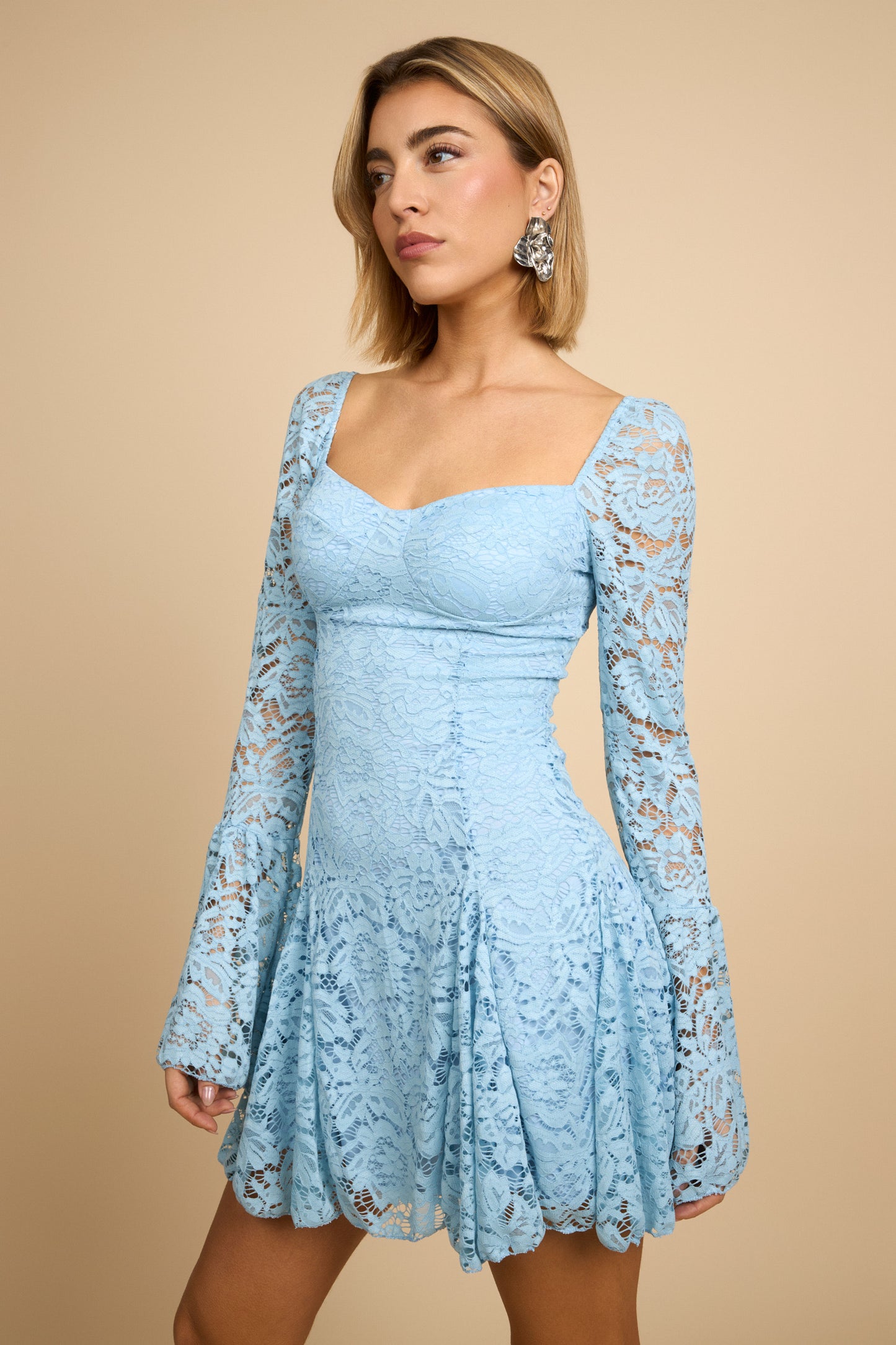 Vestido corto encaje