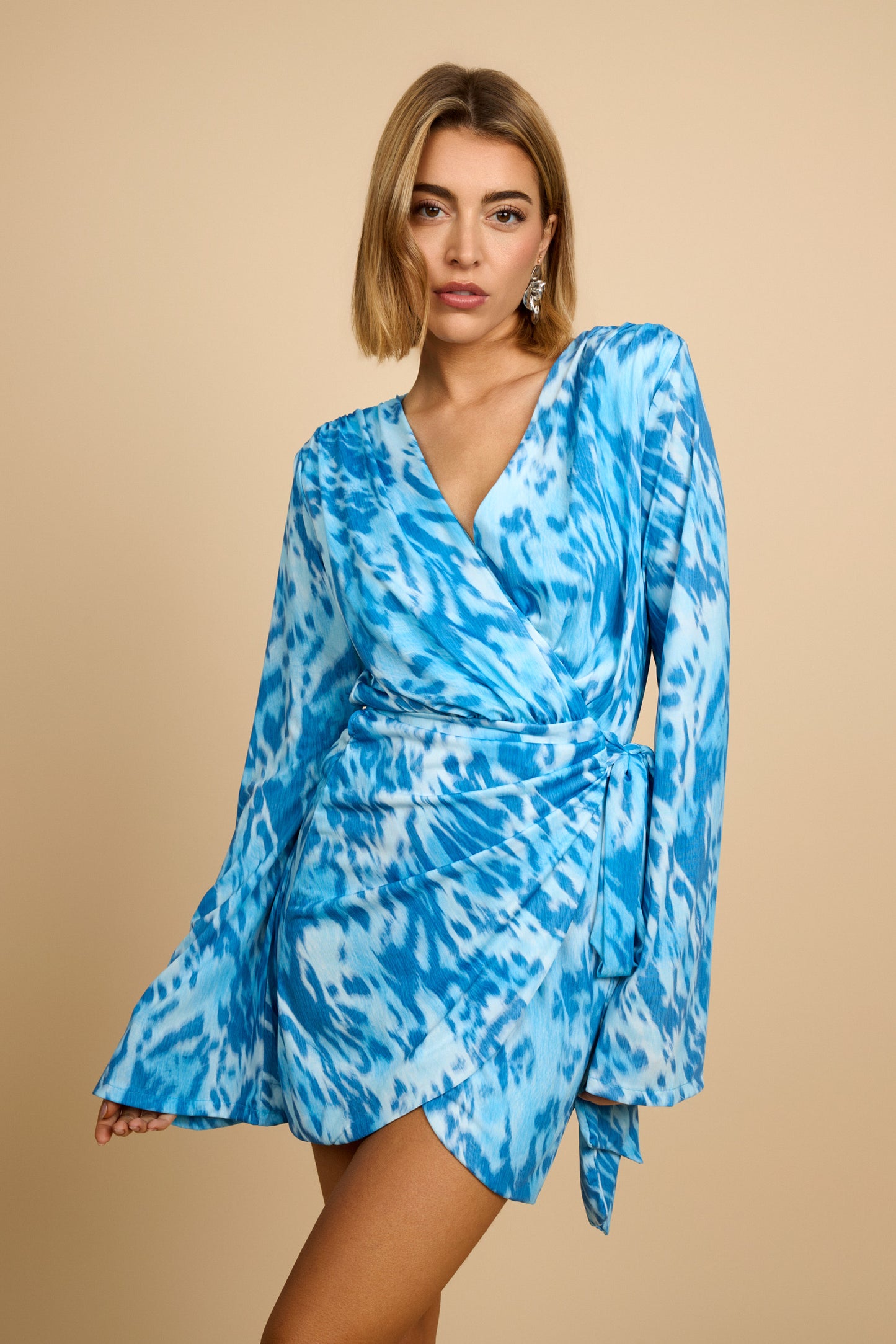 Vestido corto cruzado