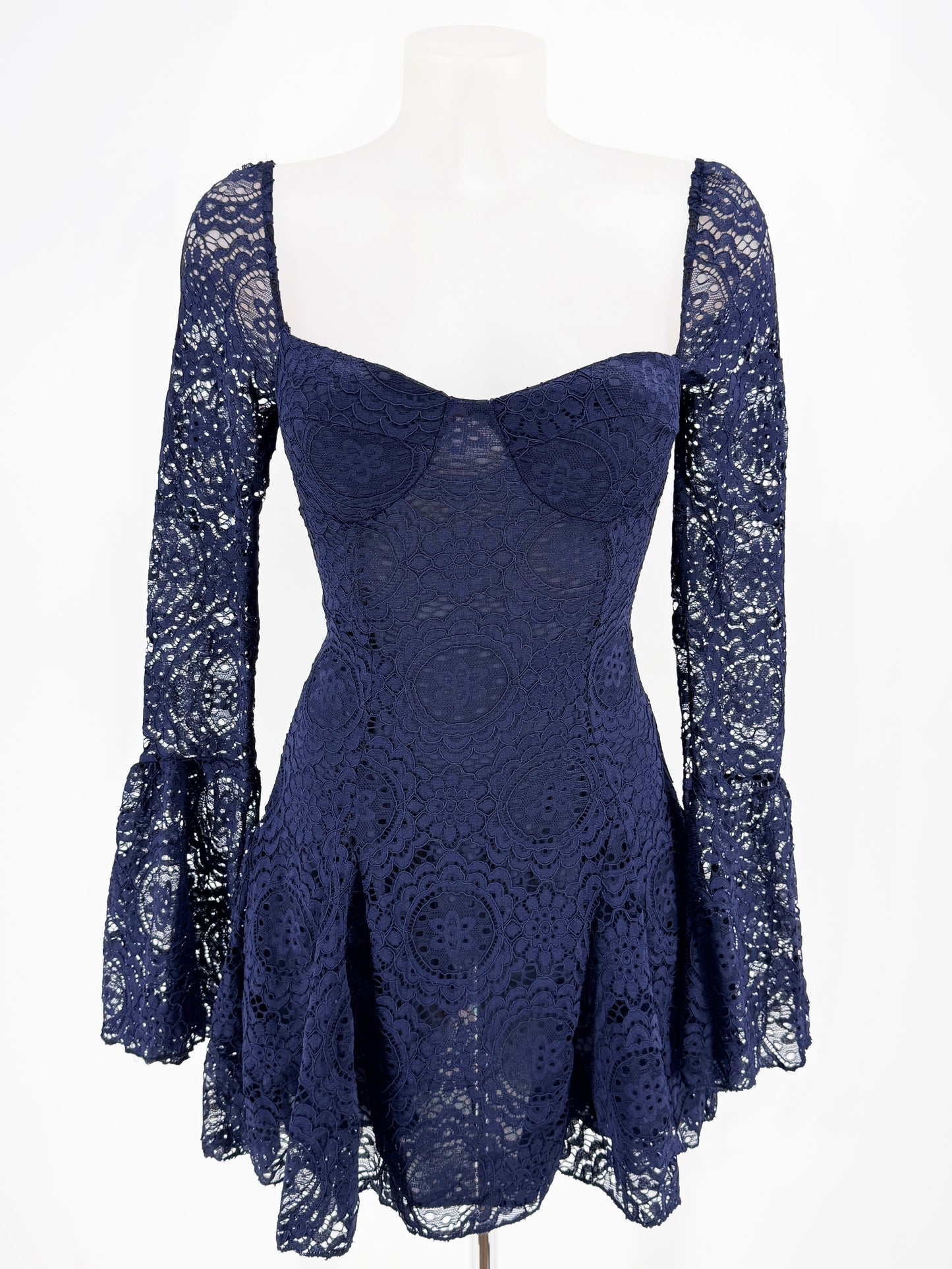 Vestido corto encaje